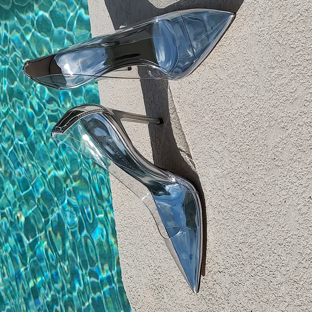 Good American Clear With Silver Accent Pump